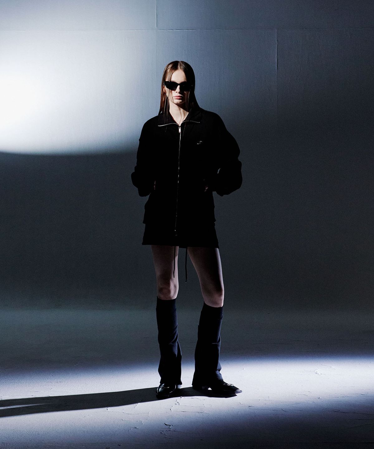 모어댄블랙(MORE THAN BLACK) LOGO POLA SWEAT JACKET