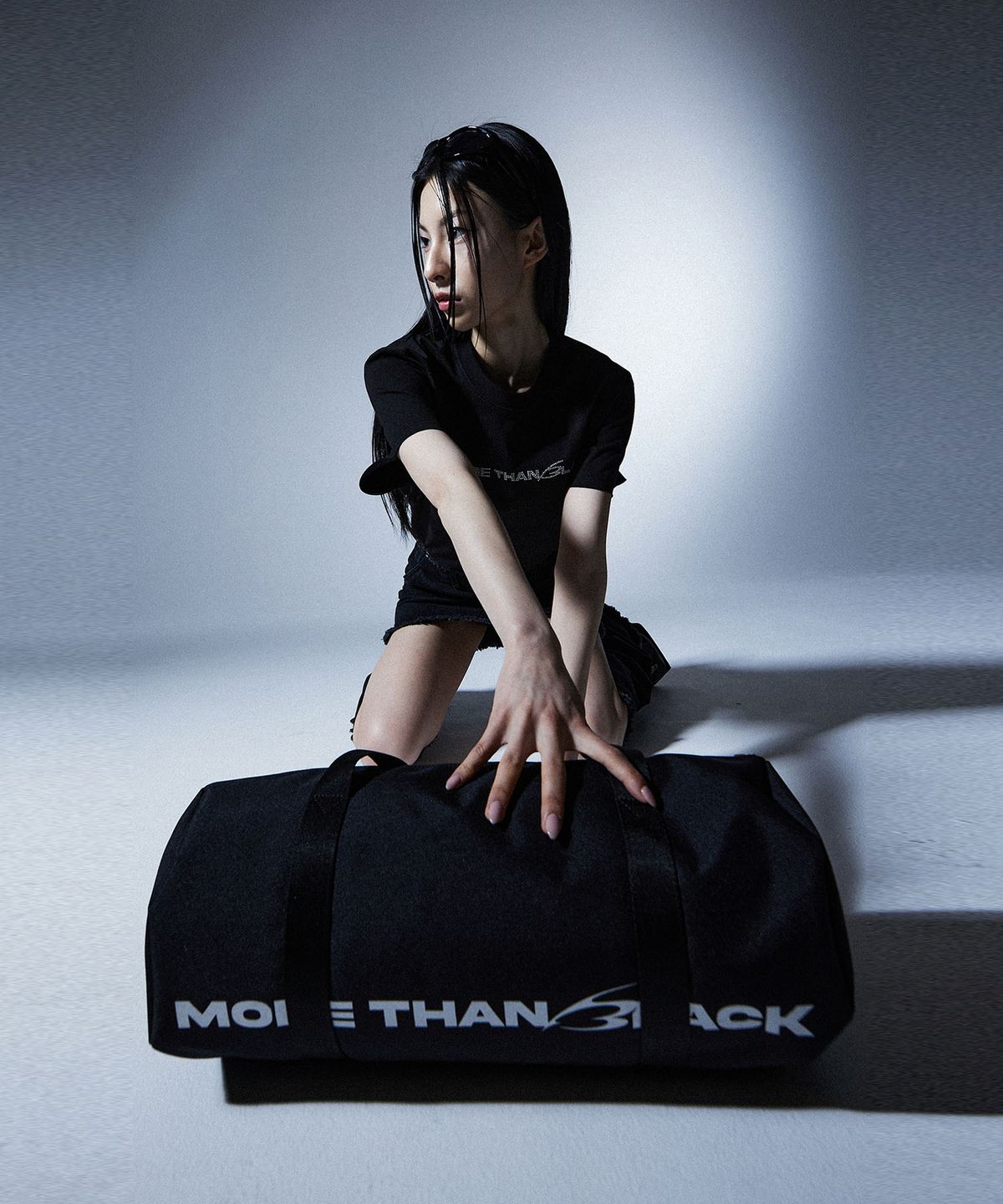 모어댄블랙(MORE THAN BLACK) POLY DUFFLE BAG