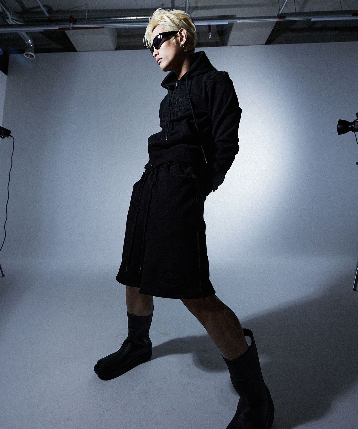모어댄블랙(MORE THAN BLACK) CUT OFF HOOD JACKET