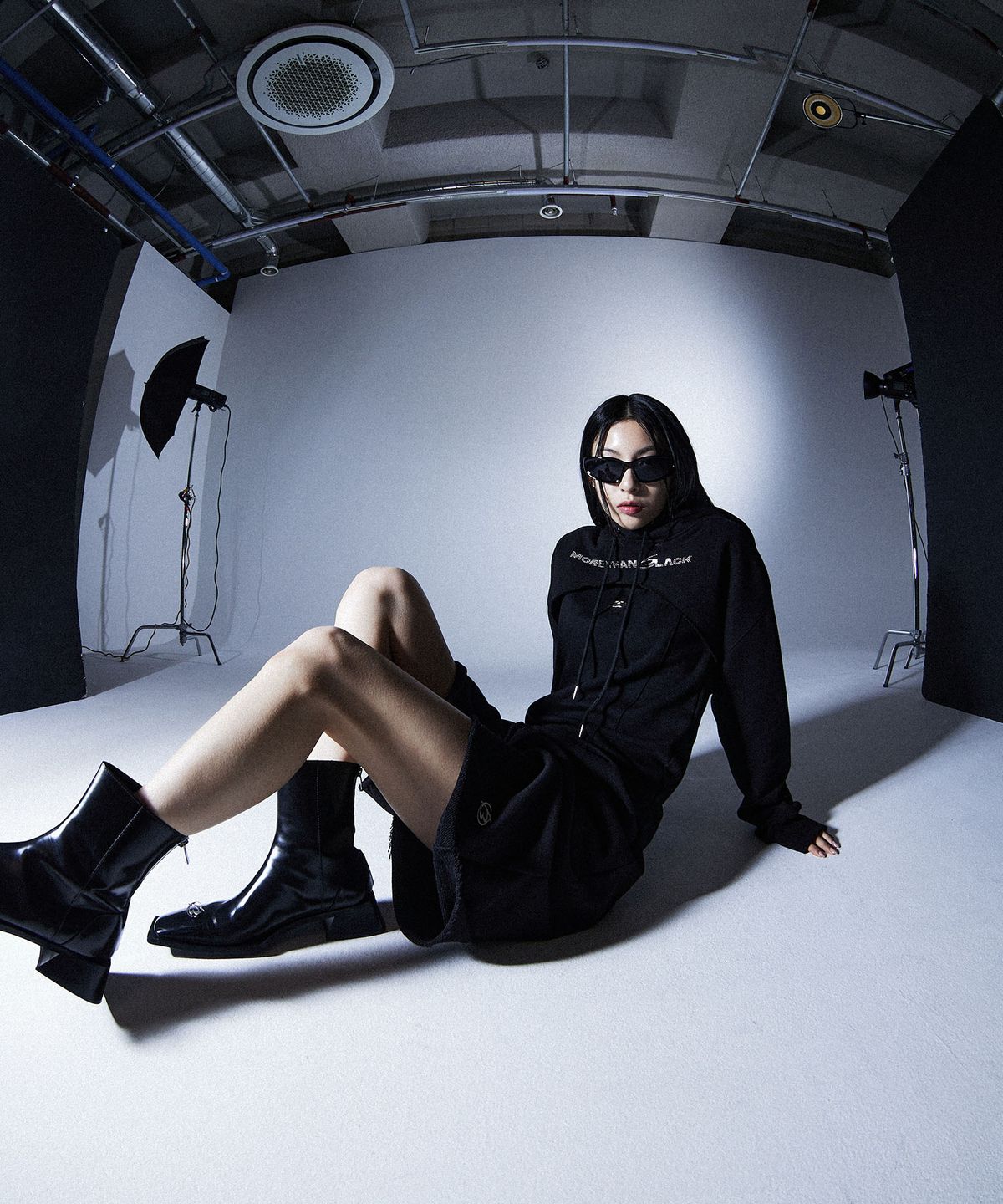 모어댄블랙(MORE THAN BLACK) BIZ CROP HOOD