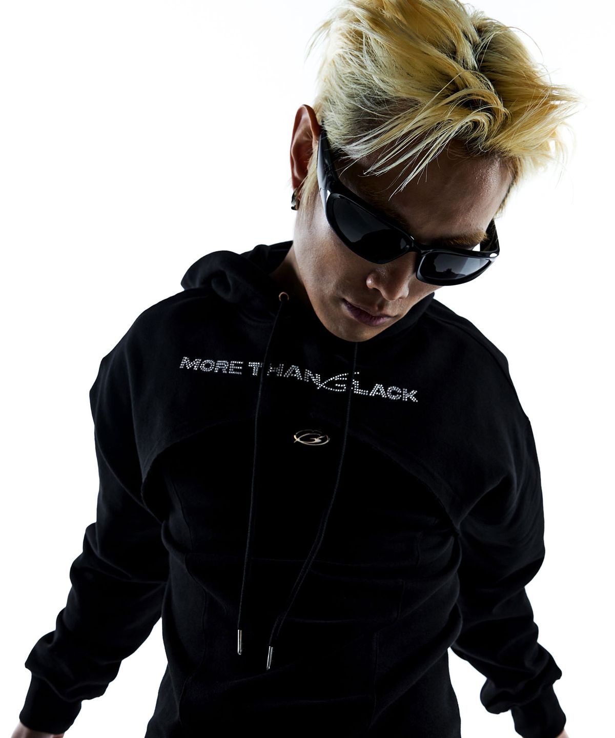 모어댄블랙(MORE THAN BLACK) BIZ CROP HOOD