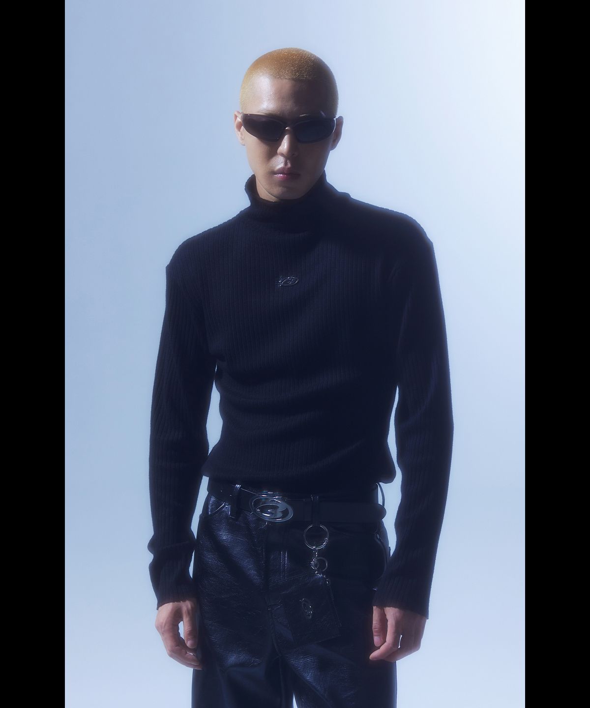 모어댄블랙(MORE THAN BLACK) LOGO POLA KNIT