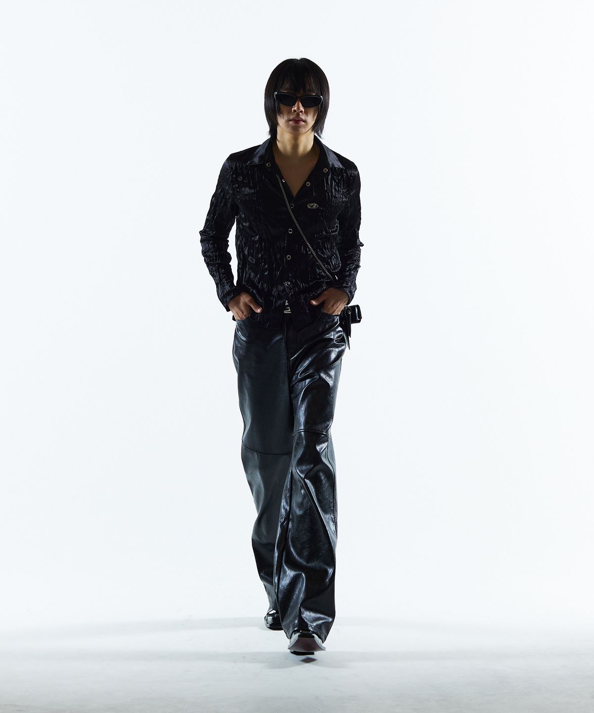 모어댄블랙(MORE THAN BLACK) LOGO WRINKLE SHIRT