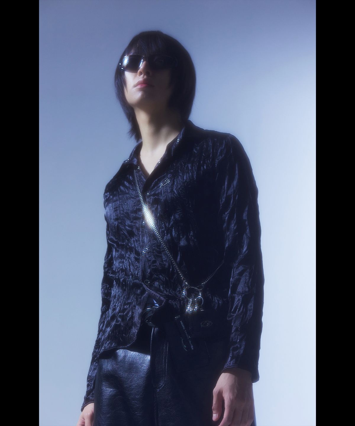 모어댄블랙(MORE THAN BLACK) LOGO WRINKLE SHIRT