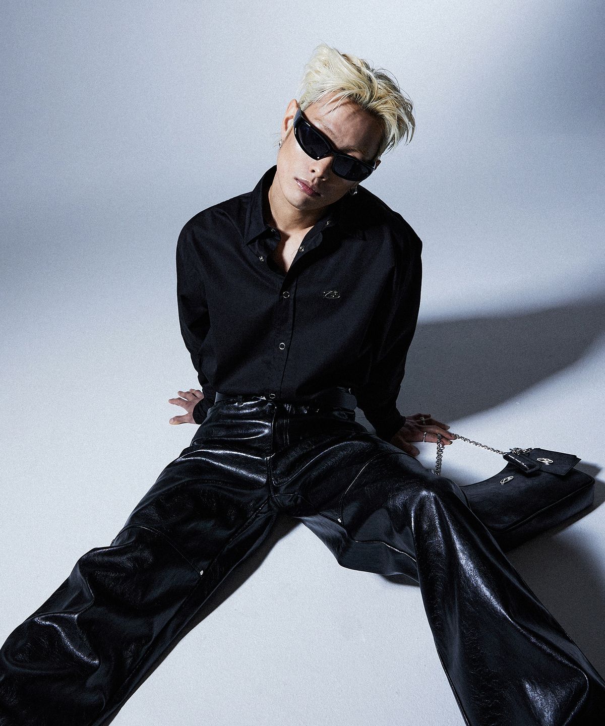 모어댄블랙(MORE THAN BLACK) LOGO COLLAR SHIRT