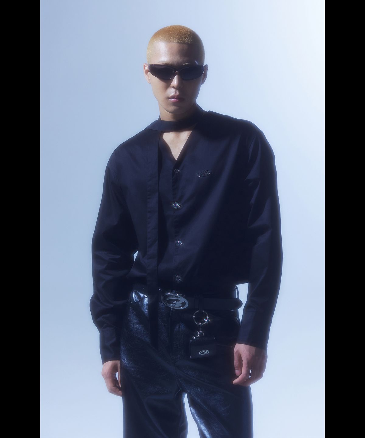모어댄블랙(MORE THAN BLACK) LOGO CARDIGAN SHIRT