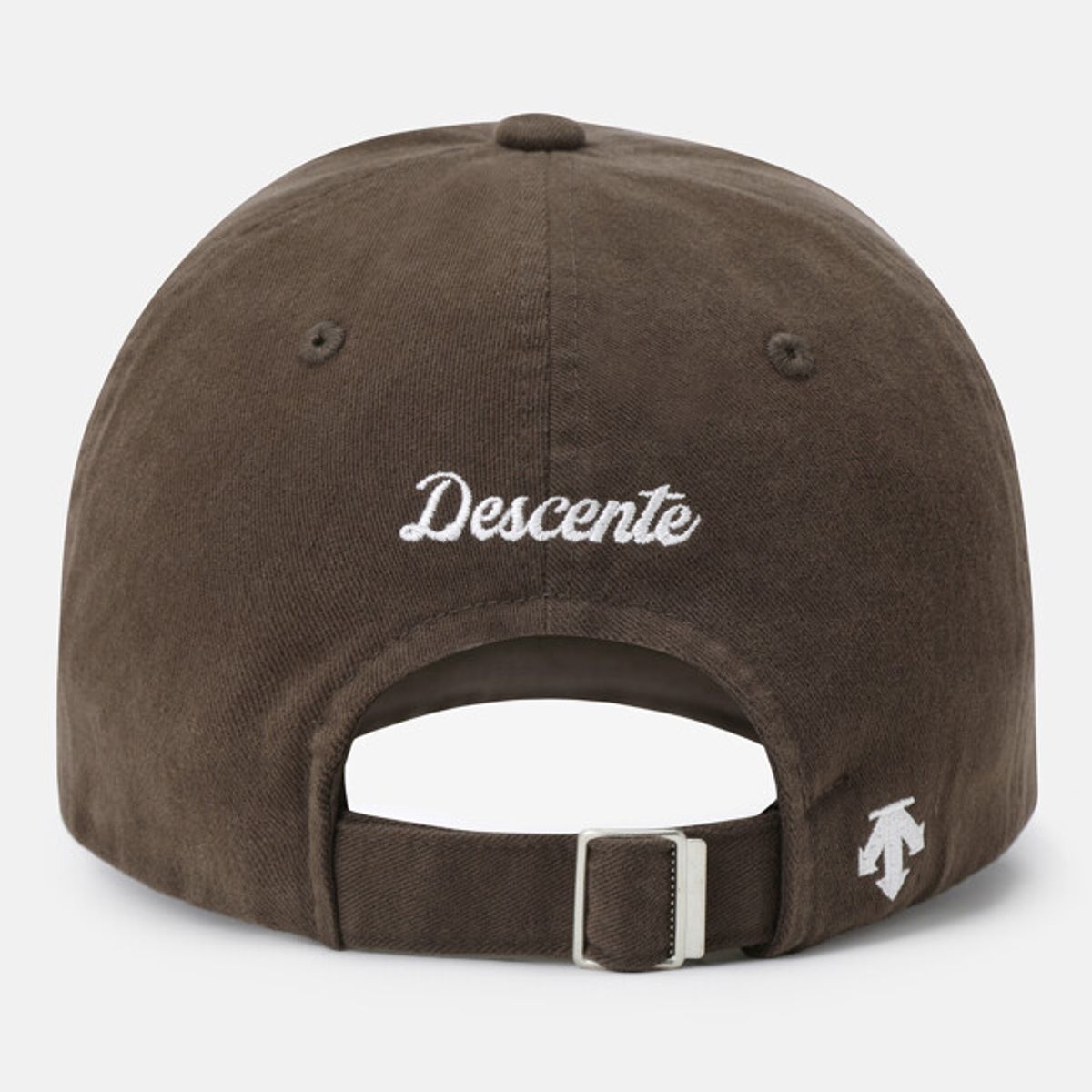 데상트(DESCENTE) 이니셜 로고 볼캡 브라운 SR323UCP9A
