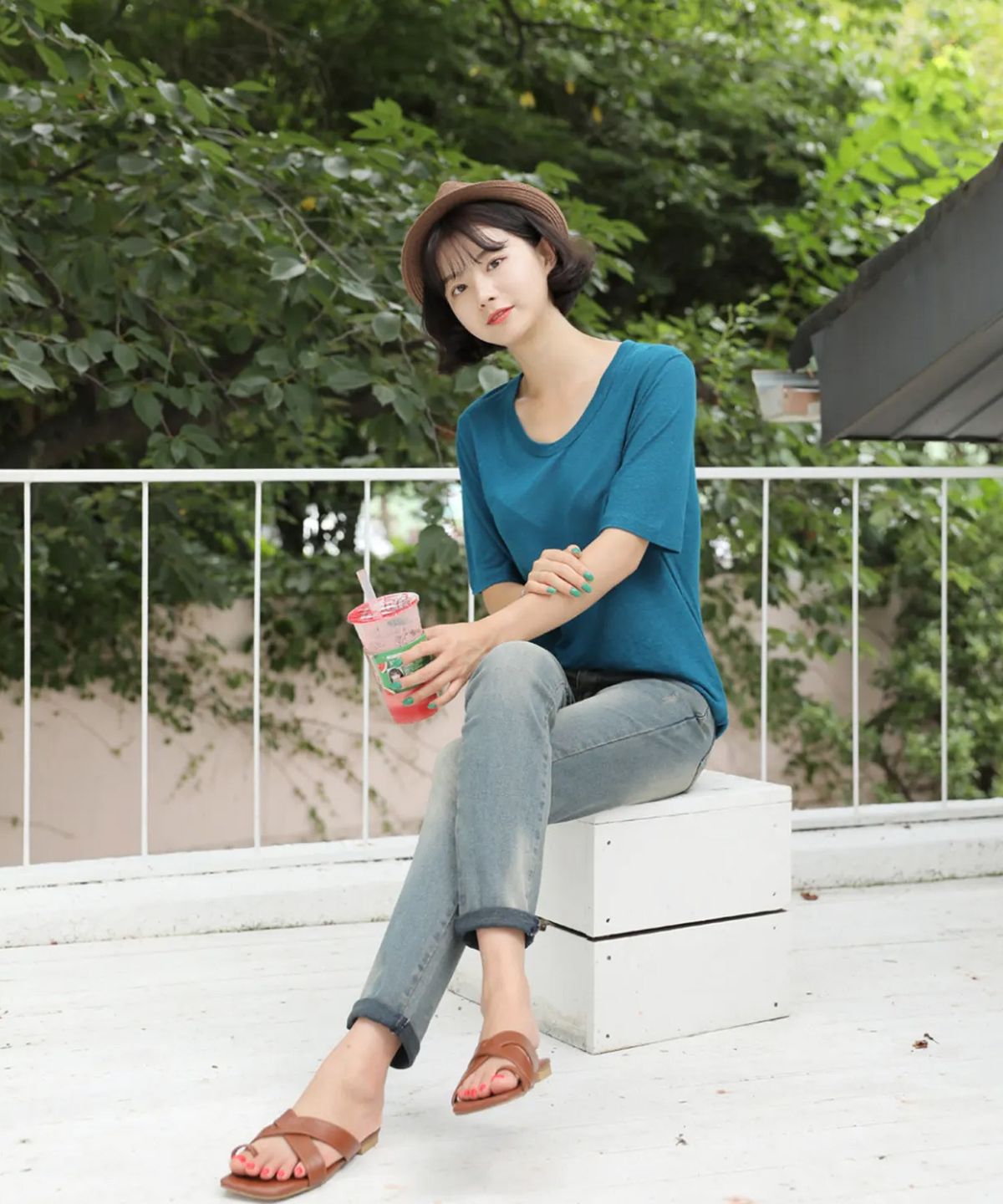 빼빼(BBAEBBAE) 내추럴워싱 핵스판 일자 데님팬츠