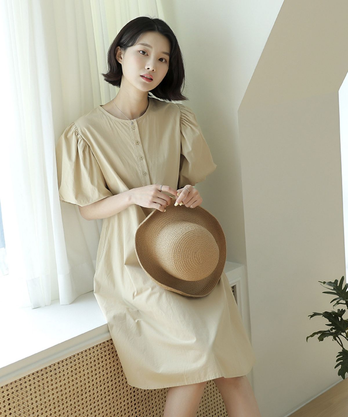 빼빼(BBAEBBAE) 숄더퍼프 버튼디테일 미디 원피스