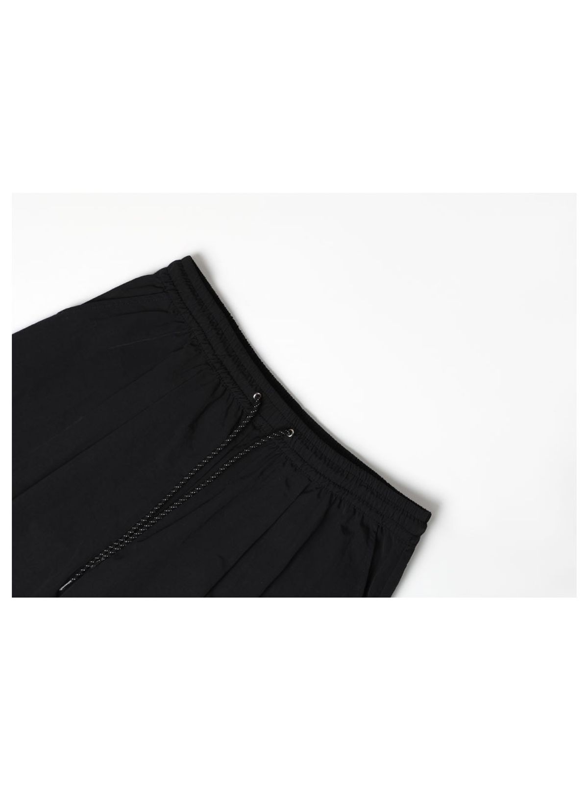 구빈(GUBIN) [SEASON OFF] 로고 포인트 나일론 카고 하프팬츠 - 블랙