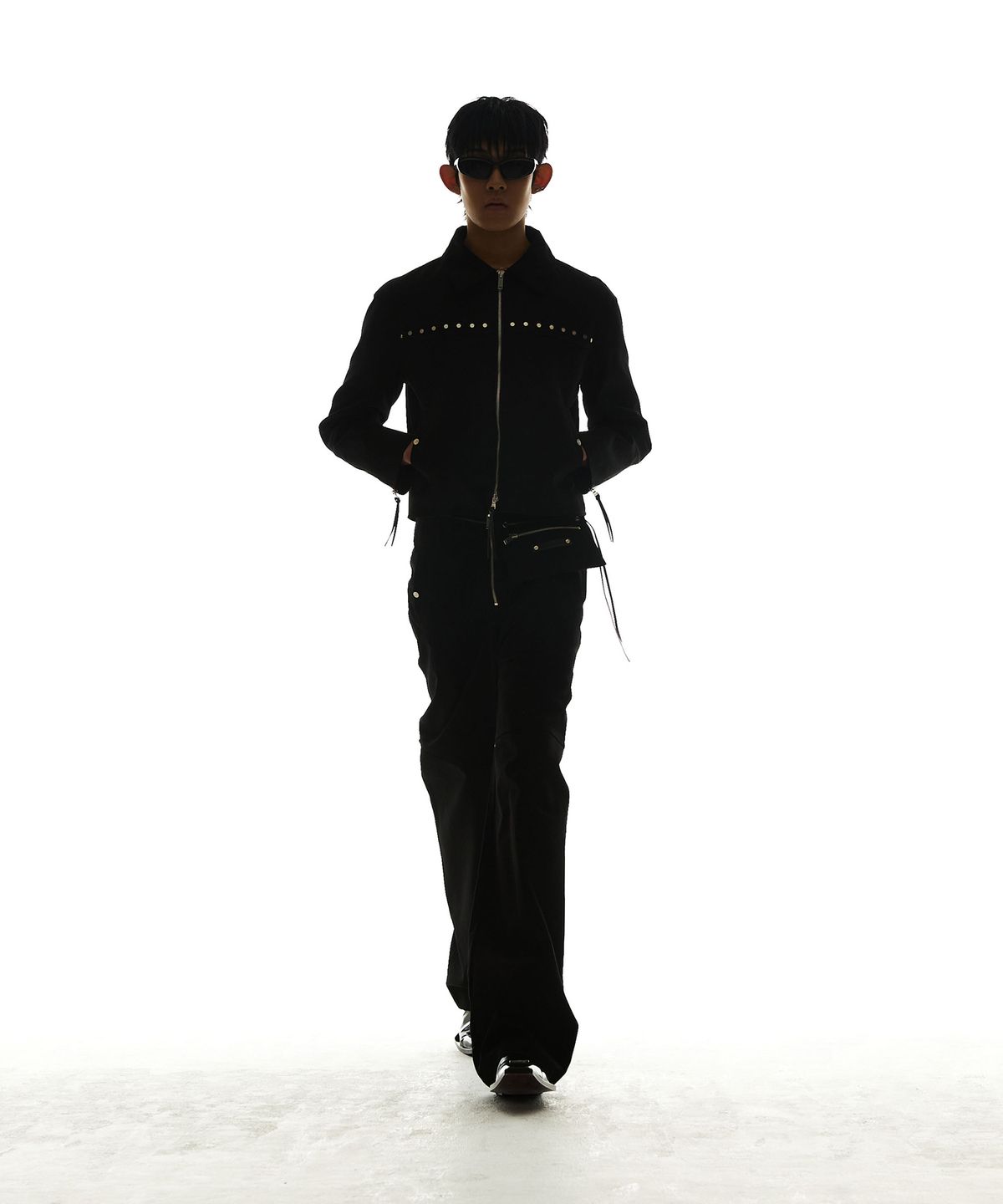 모어댄블랙(MORE THAN BLACK) RIVET POUCH PANTS
