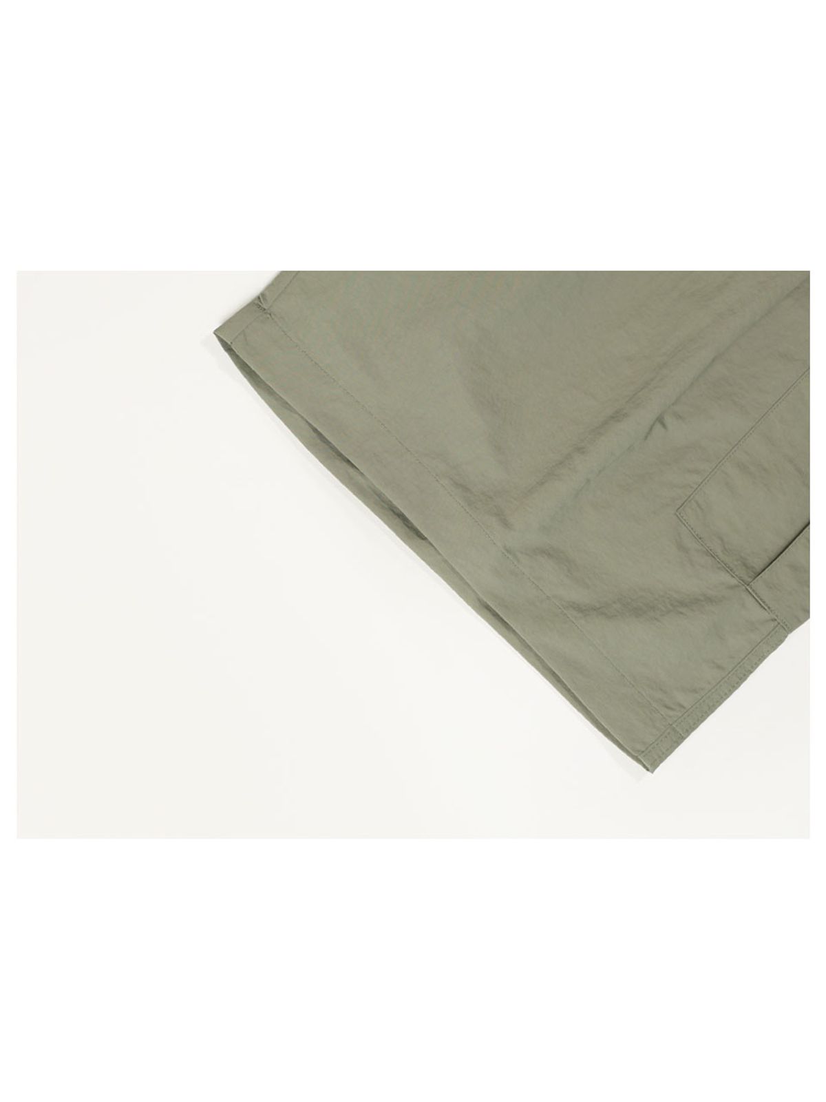 구빈(GUBIN) [SEASON OFF] 패치 포인트 나일론 카고 하프팬츠 - 카키