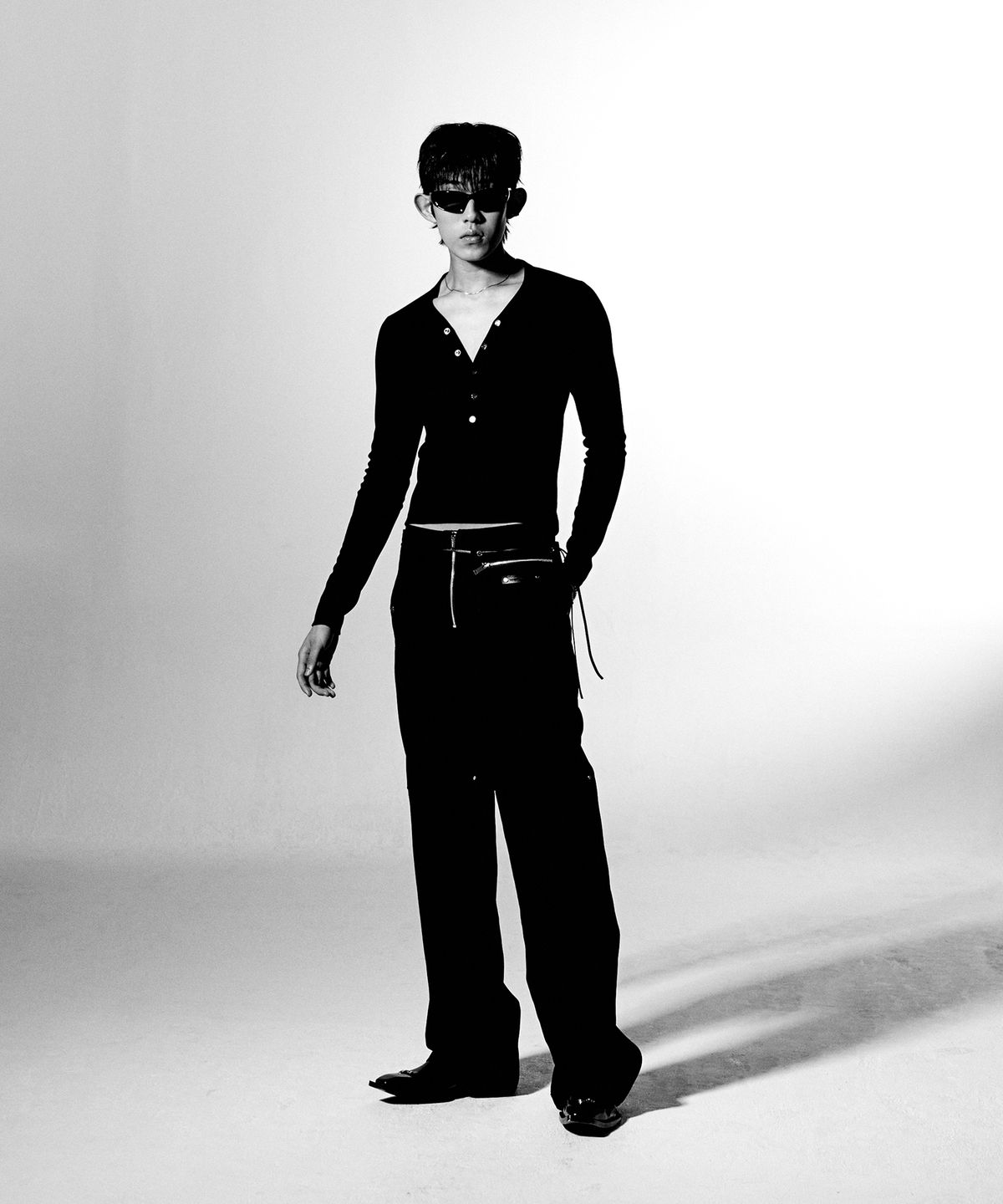 모어댄블랙(MORE THAN BLACK) SNAP V LONG SLEEVE