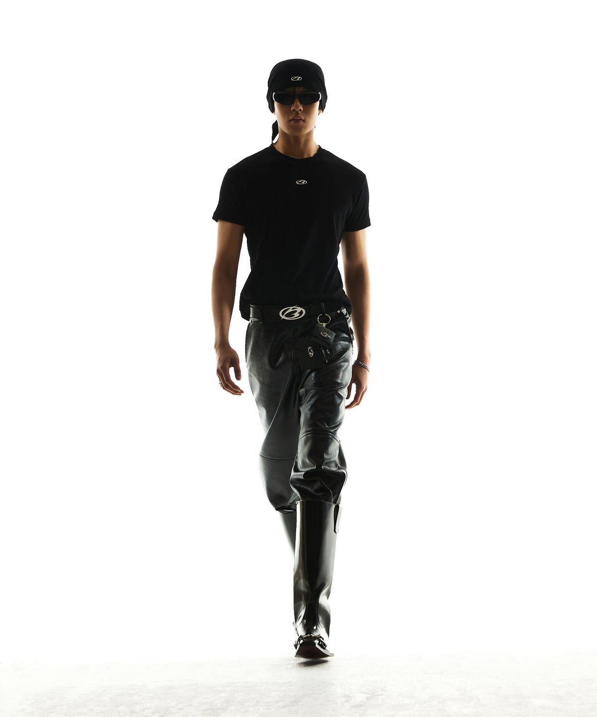 모어댄블랙(MORE THAN BLACK) LOGO CUT OFF HALF SLEEVE