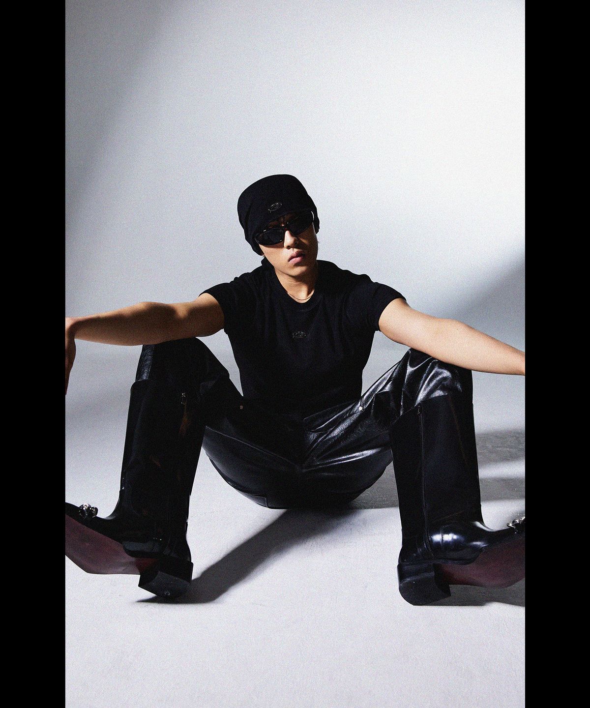 모어댄블랙(MORE THAN BLACK) LOGO CUT OFF HALF SLEEVE