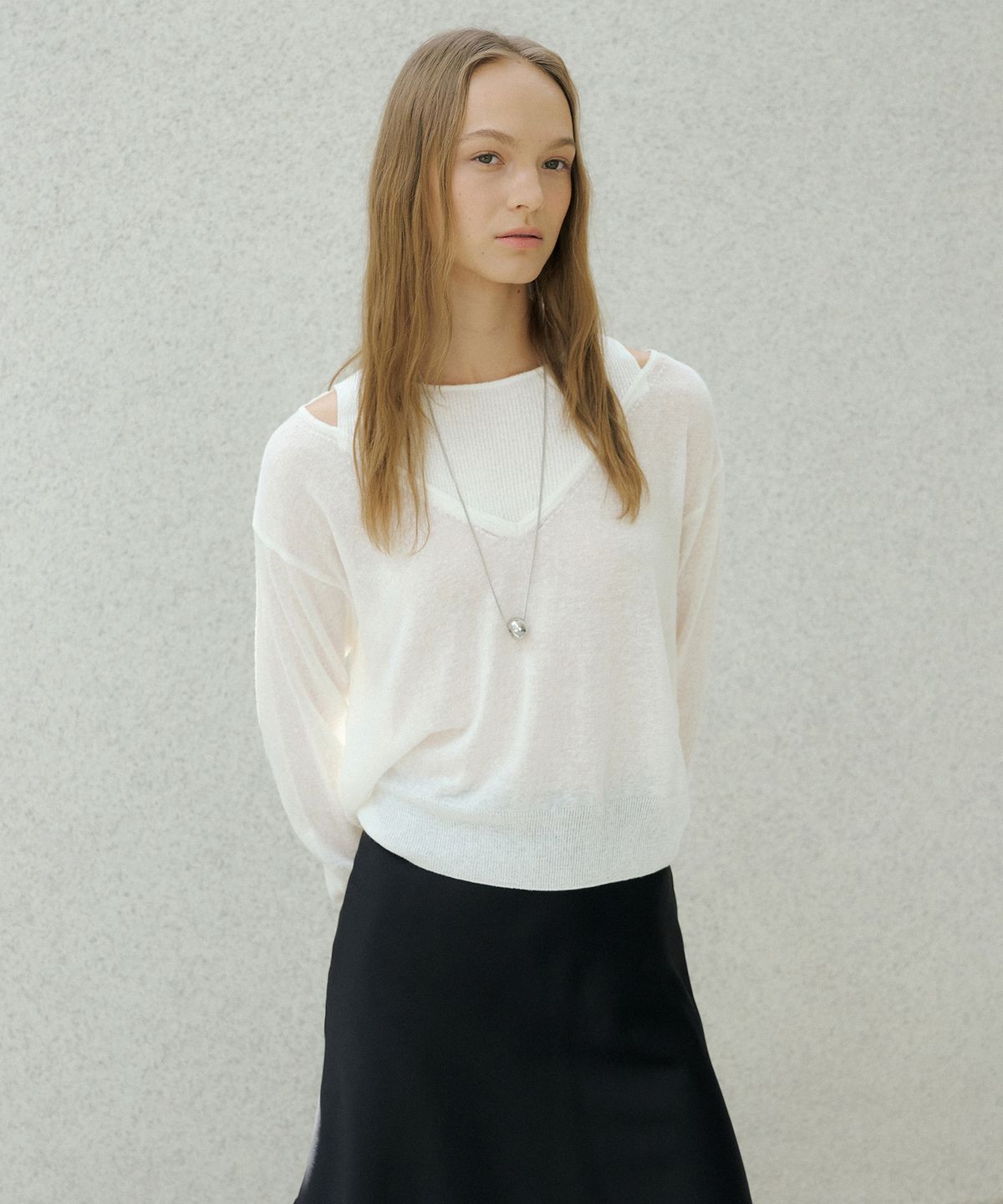 오떼뜨(OCTETTE) LINEN V-CUT LAYERD KNIT_2COLOR