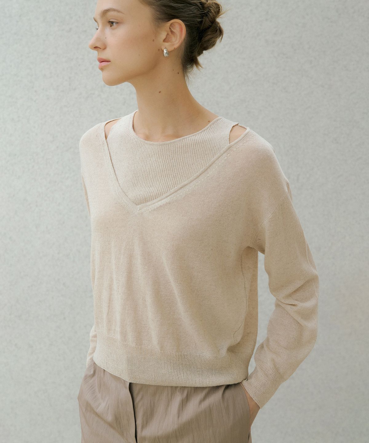 오떼뜨(OCTETTE) LINEN V-CUT LAYERD KNIT_2COLOR