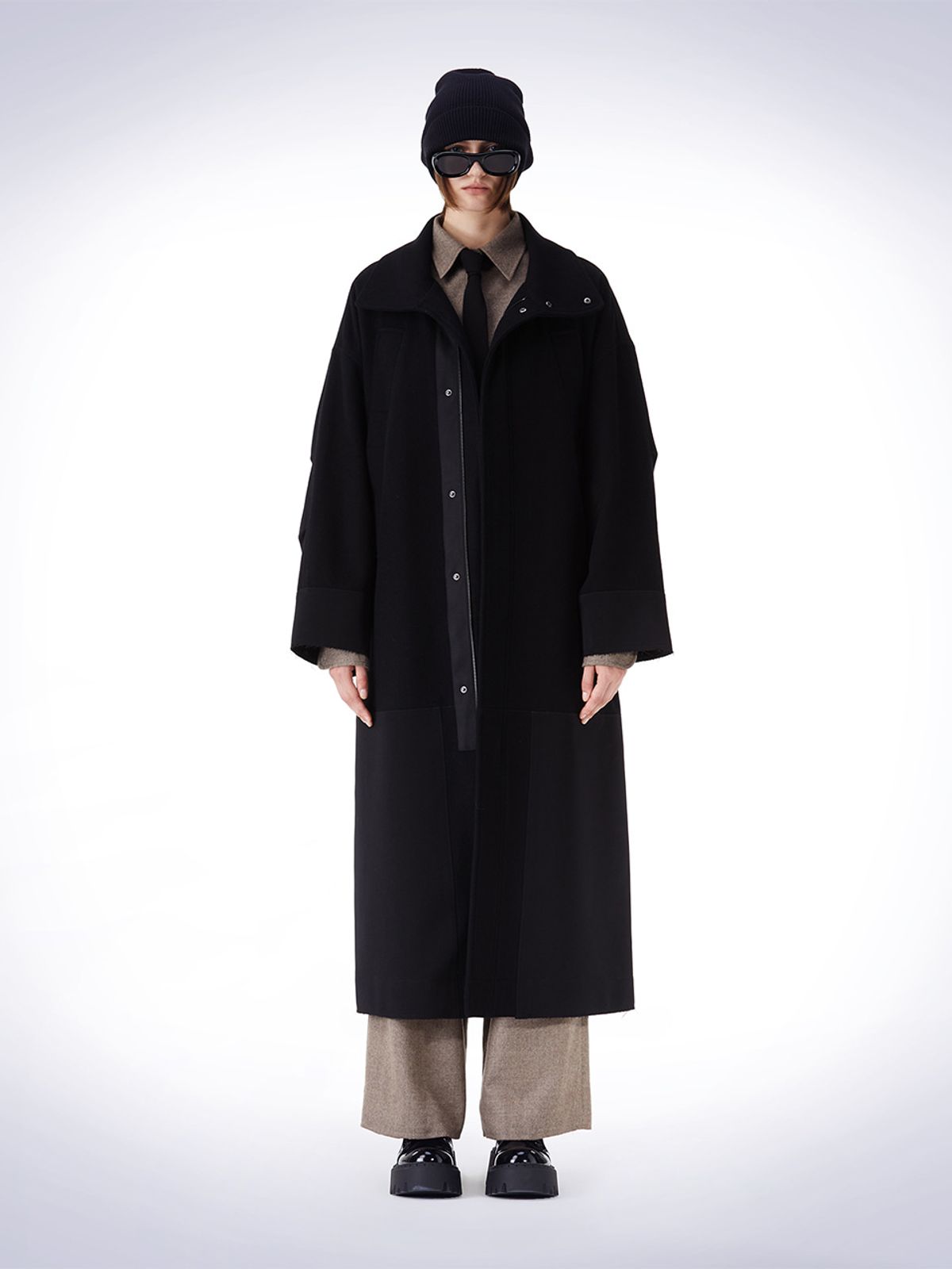하우스공칠이씨(HAUS072C) PATCH POINT LONG COAT BLACK