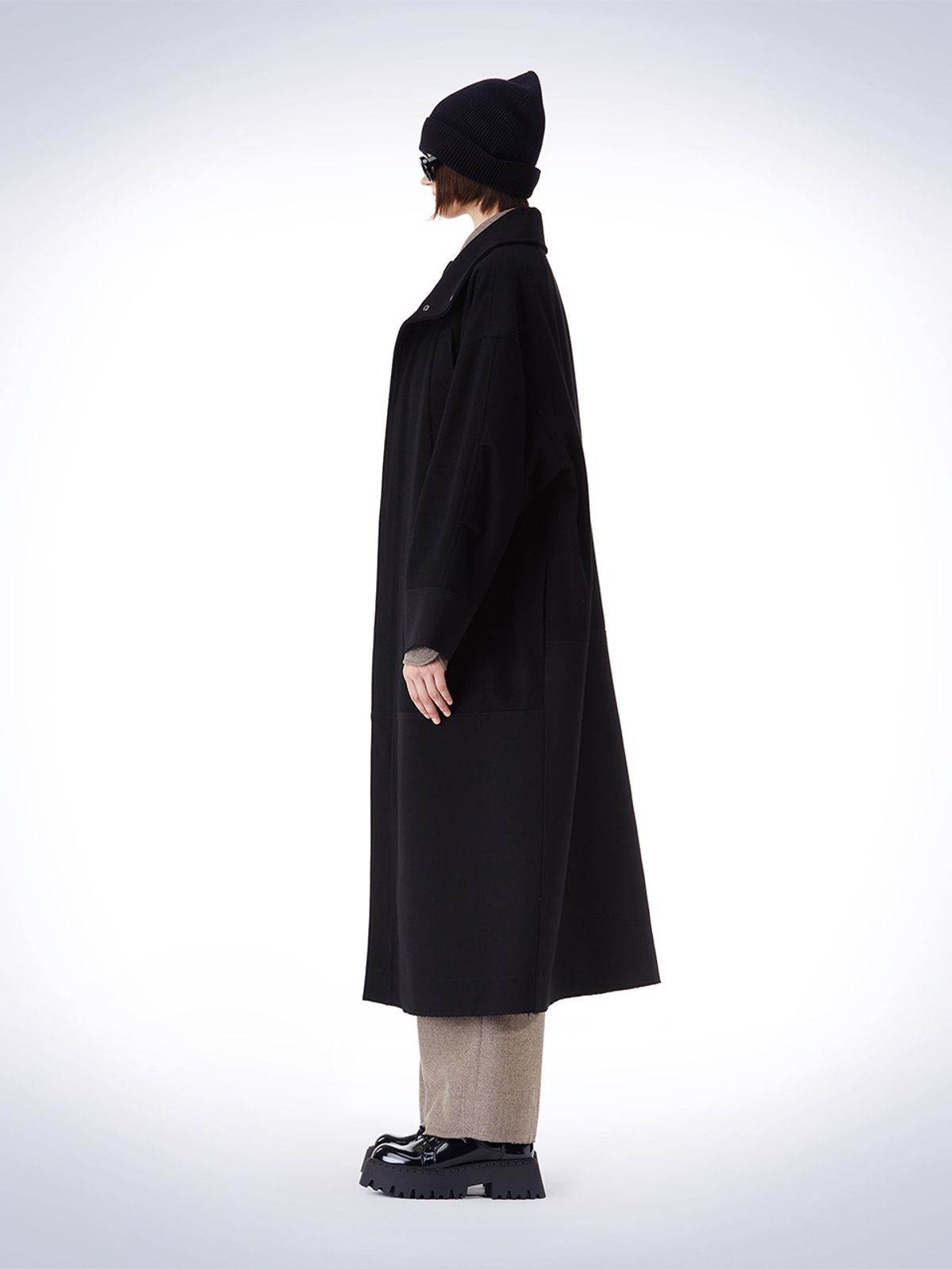 하우스공칠이씨(HAUS072C) PATCH POINT LONG COAT BLACK
