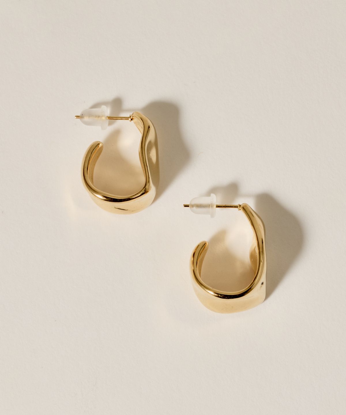 노비스도쿄(NOVICE TOKYO) 뉘앙스 플랫 후프 귀걸이 Nuance Flat Hoop Pierce［Stainless］/ Gold
