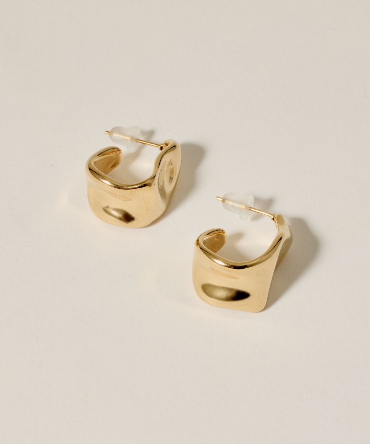 노비스도쿄(NOVICE TOKYO) 뉘앙스 플랫 후프 귀걸이 Nuance Flat Hoop Pierce［Stainless］/ Gold