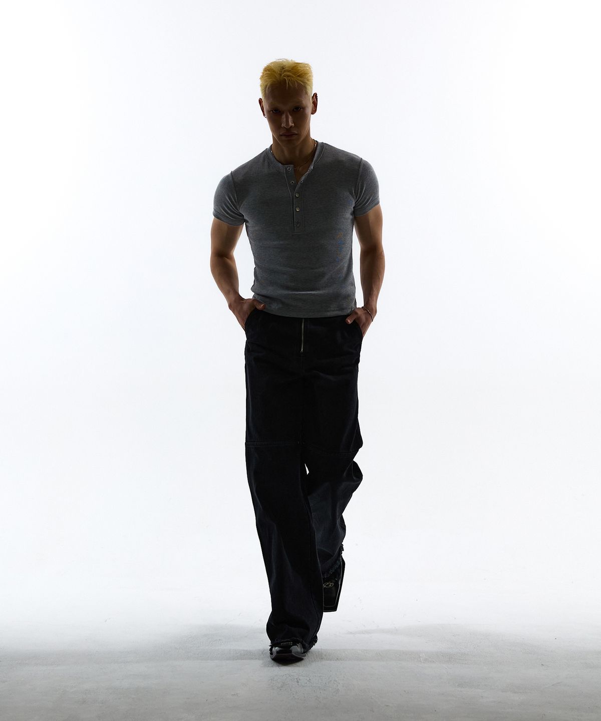 모어댄블랙(MORE THAN BLACK) CUT OFF SNAP HALF SLEEVE - GERY