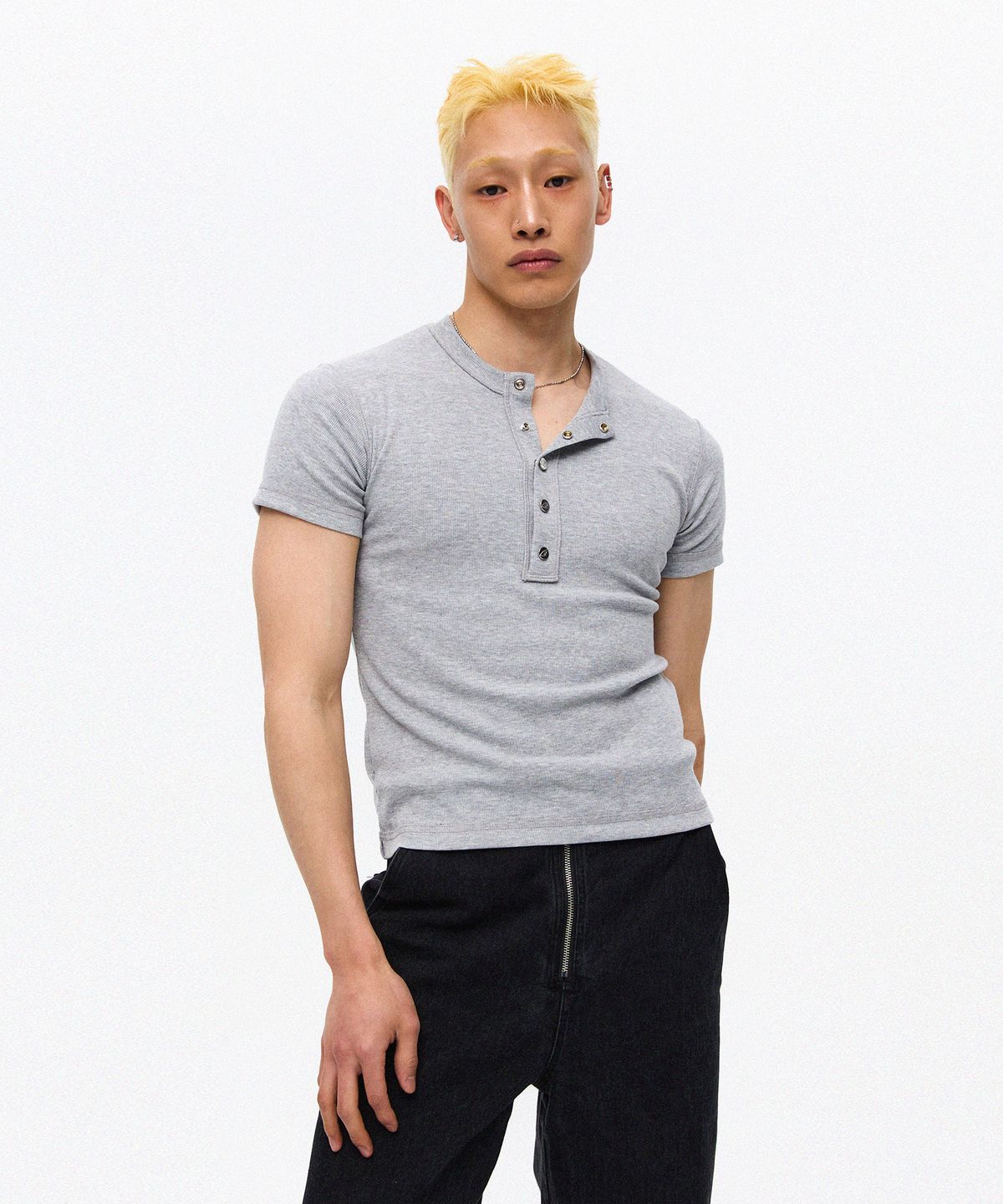 모어댄블랙(MORE THAN BLACK) CUT OFF SNAP HALF SLEEVE - GERY