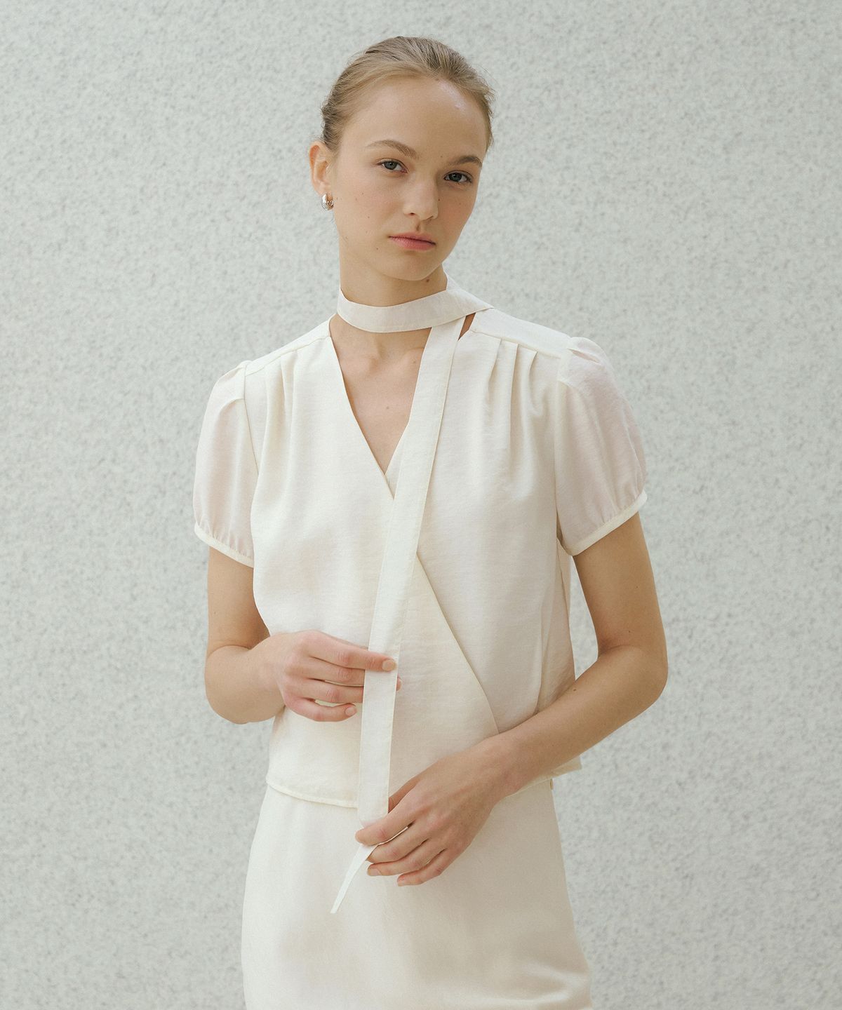 오떼뜨(OCTETTE) LORIN SHEER TIE BLOUSE_CREAM