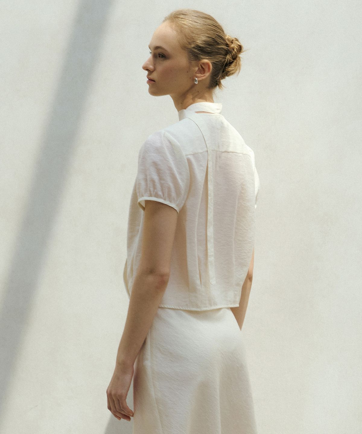 오떼뜨(OCTETTE) LORIN SHEER TIE BLOUSE_CREAM