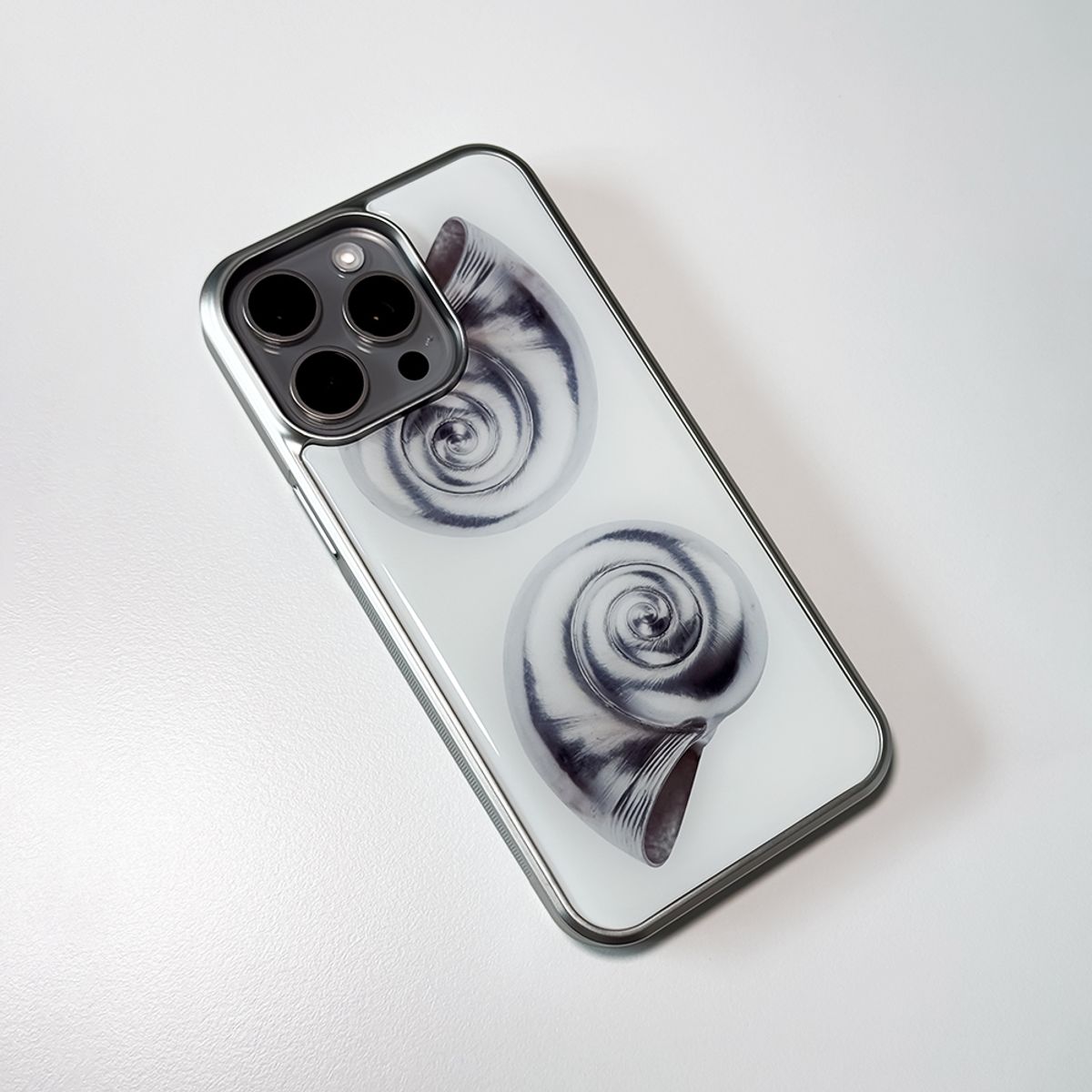 메모리즈바운더리(MEMORIESBOUNDARY) NTA Silverborn Concha Phone Case (SV_White)