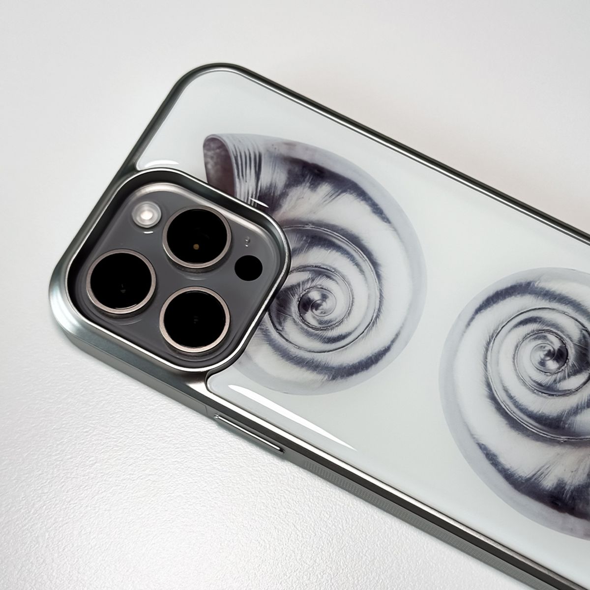 메모리즈바운더리(MEMORIESBOUNDARY) NTA Silverborn Concha Phone Case (SV_White)