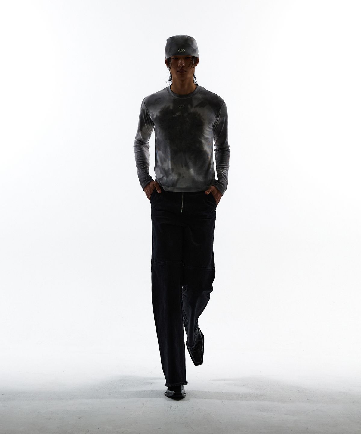 모어댄블랙(MORE THAN BLACK) LOGO DIRTY LONG SLEEVE