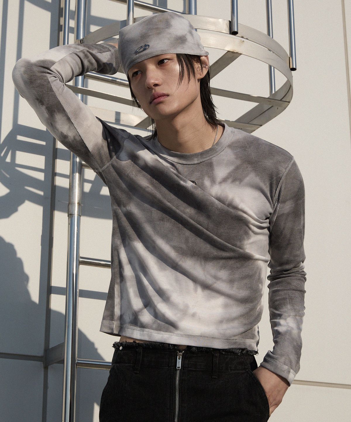 모어댄블랙(MORE THAN BLACK) LOGO DIRTY LONG SLEEVE