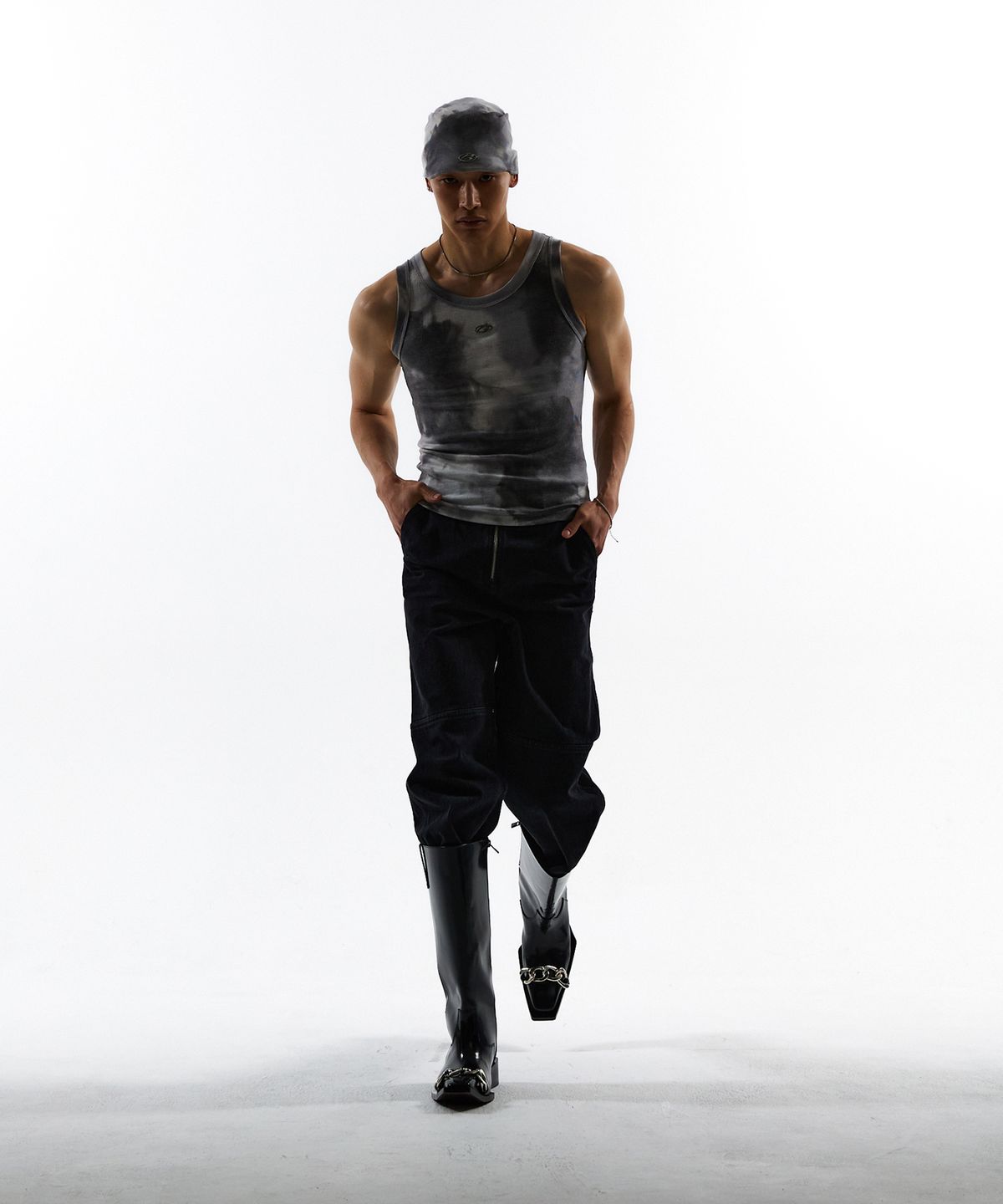 모어댄블랙(MORE THAN BLACK) LOGO DIRTY SLEEVELESS