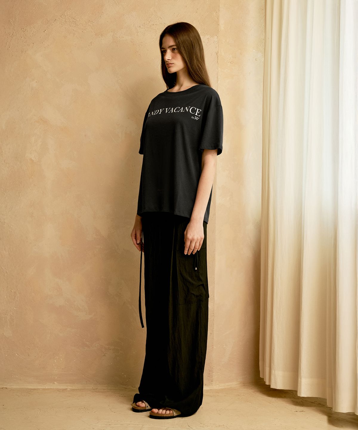 리 더블유(REW) SANDY T-SHIRT (BLACK)