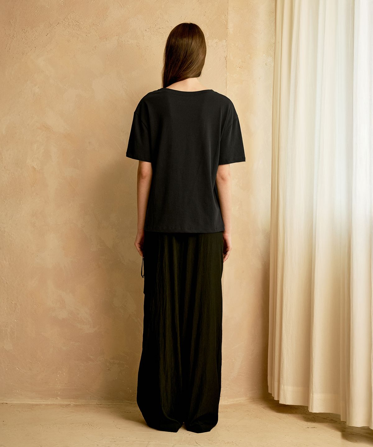 리 더블유(REW) SANDY T-SHIRT (BLACK)