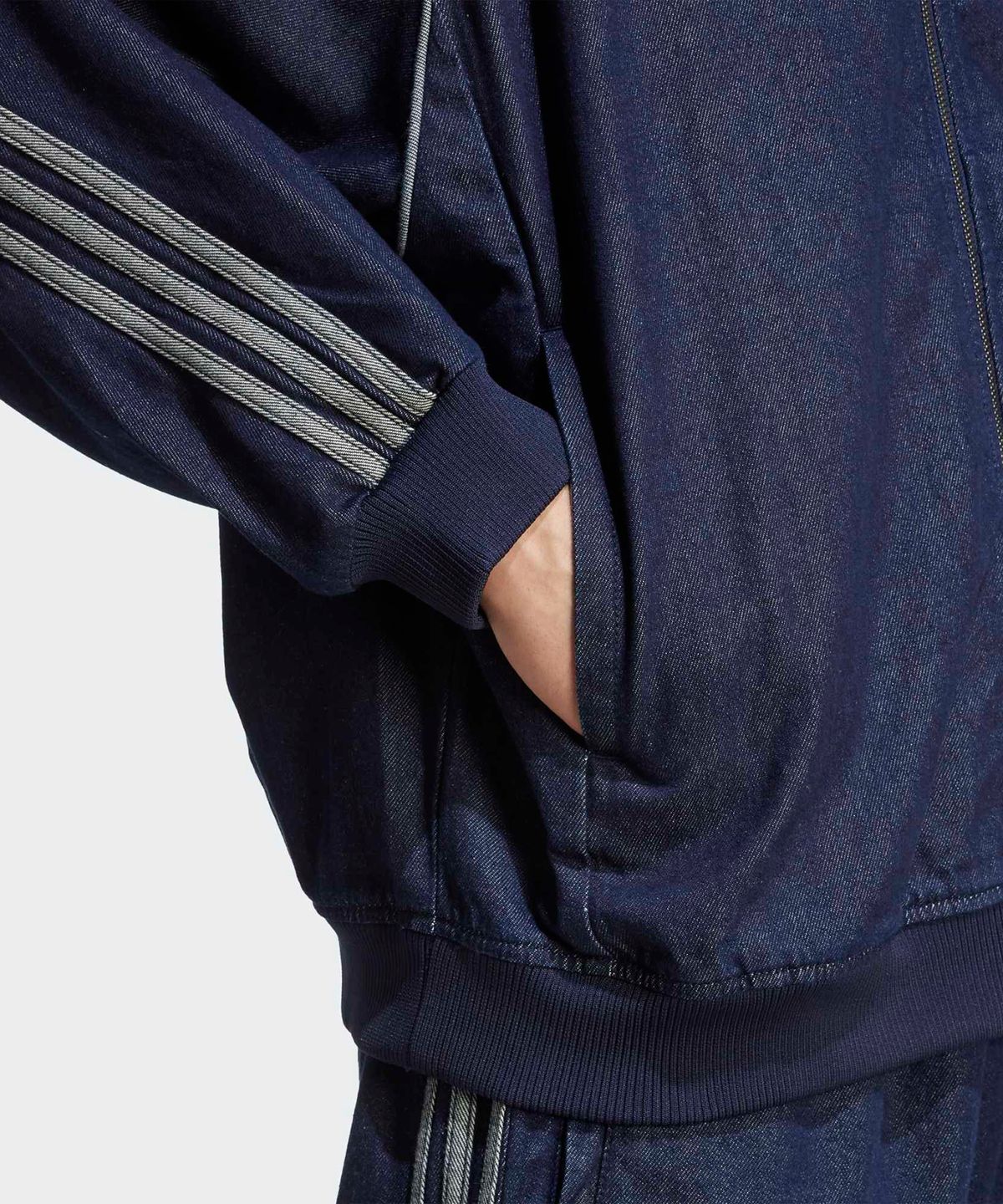 아디다스(ADIDAS) 슈퍼스타 루즈 데님 트랙탑 - 인디고데님 / JX6461