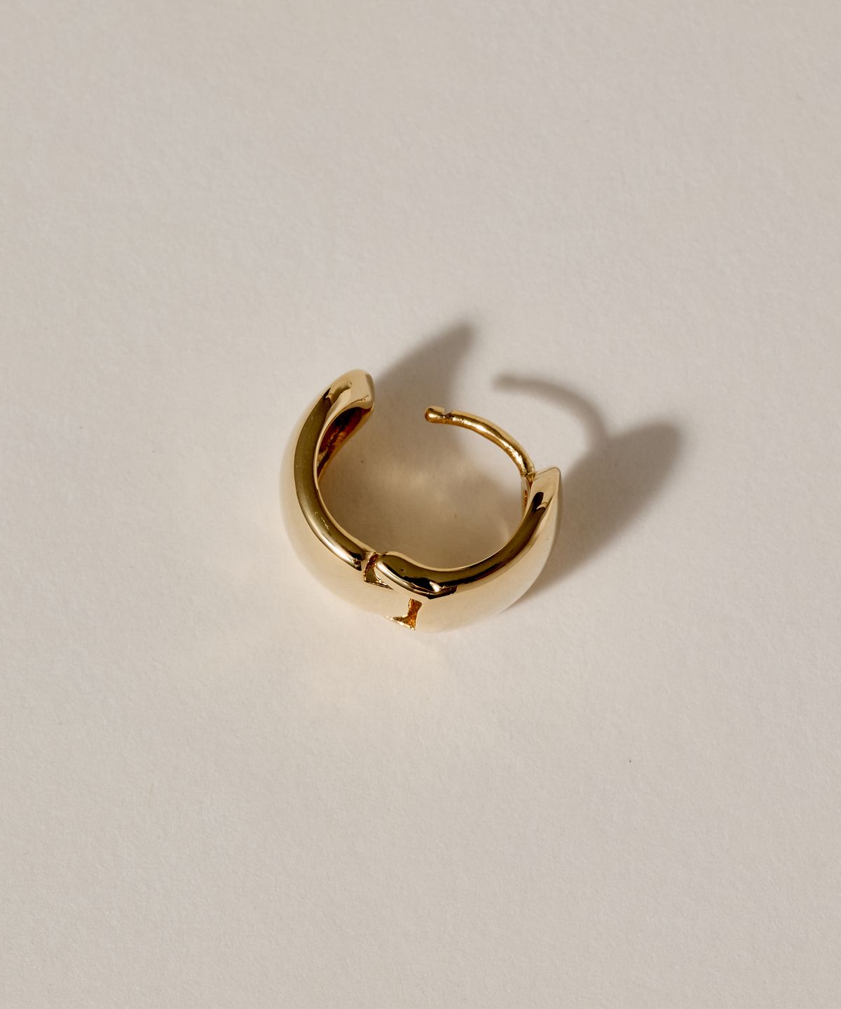 노비스도쿄(NOVICE TOKYO) 힌지 와이드 후프 피어스 Hinged Wide Hoop Pierce / gold