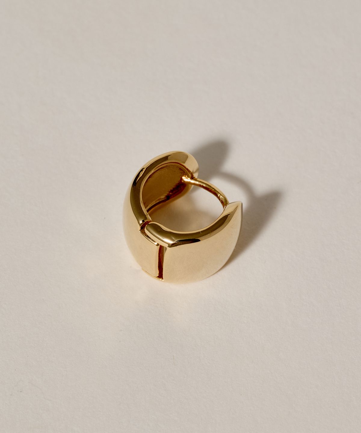 노비스도쿄(NOVICE TOKYO) 힌지 와이드 후프 피어스 Hinged Wide Hoop Pierce / gold