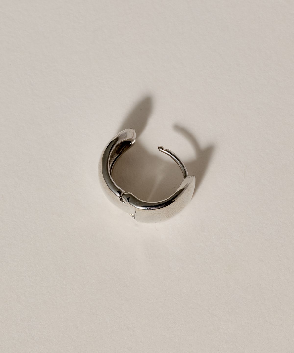 노비스도쿄(NOVICE TOKYO) 힌지 와이드 후프 피어스 Hinged Wide Hoop Pierce / silver