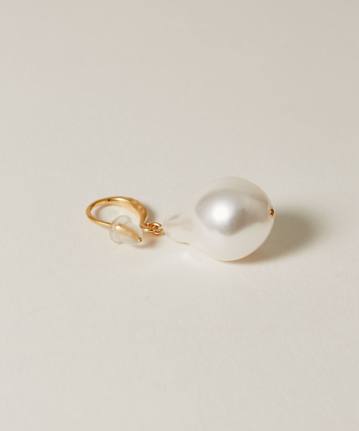 노비스도쿄(NOVICE TOKYO) 드롭 진주 후크 피어스 Drop Pearl Hook Pierce / gold
