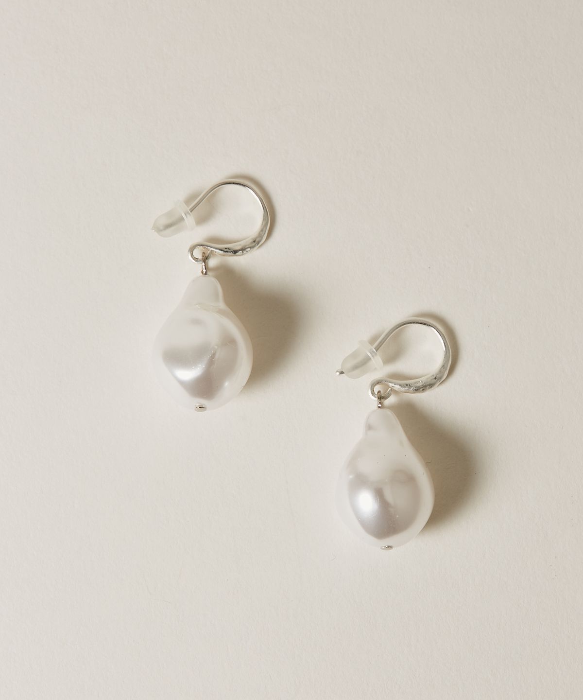 노비스도쿄(NOVICE TOKYO) 드롭 진주 후크 피어스 Drop Pearl Hook Pierce / silver