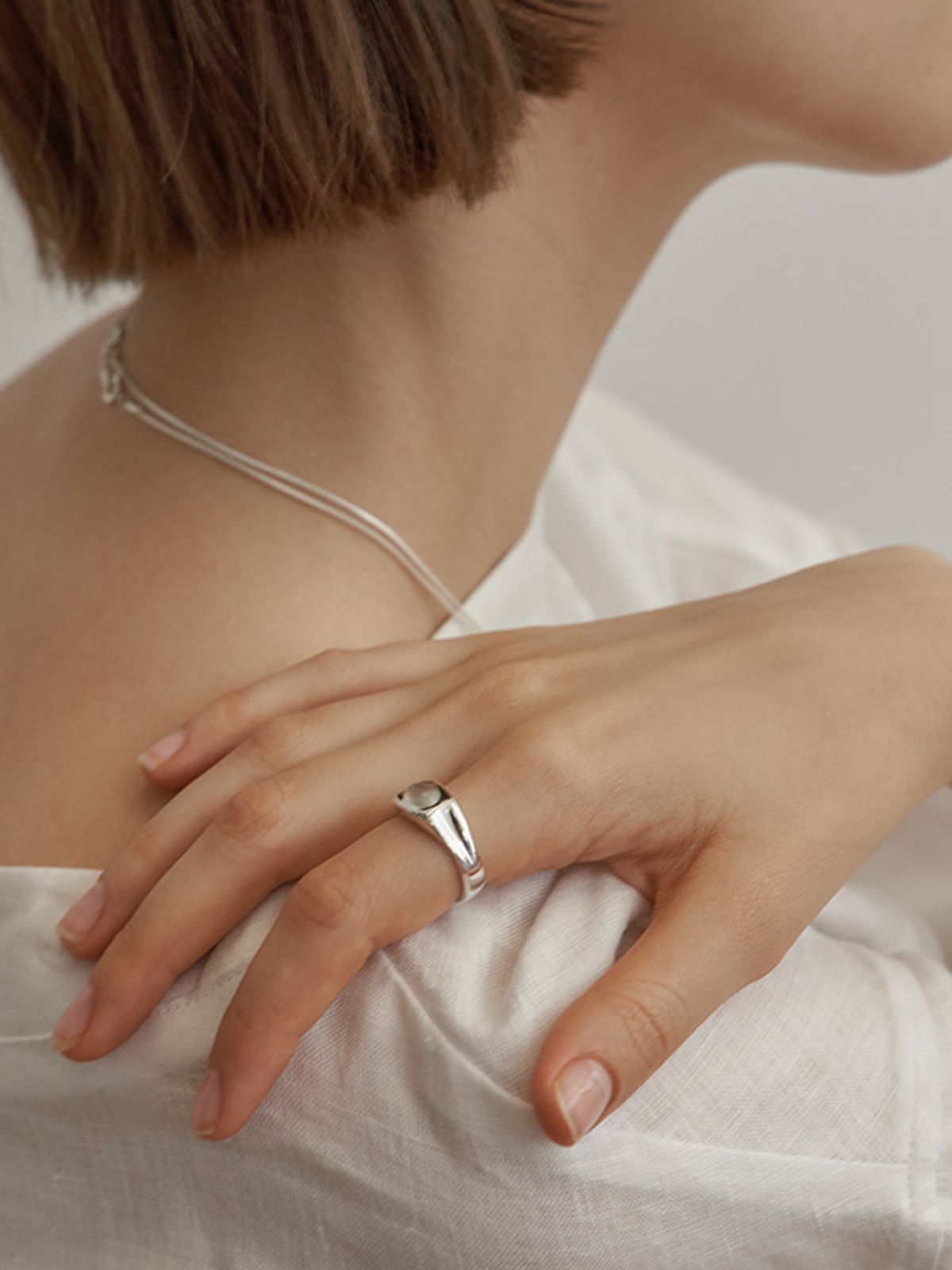 플릿(FLIT) ESSENTIDE WHITE GEMSTONE RING