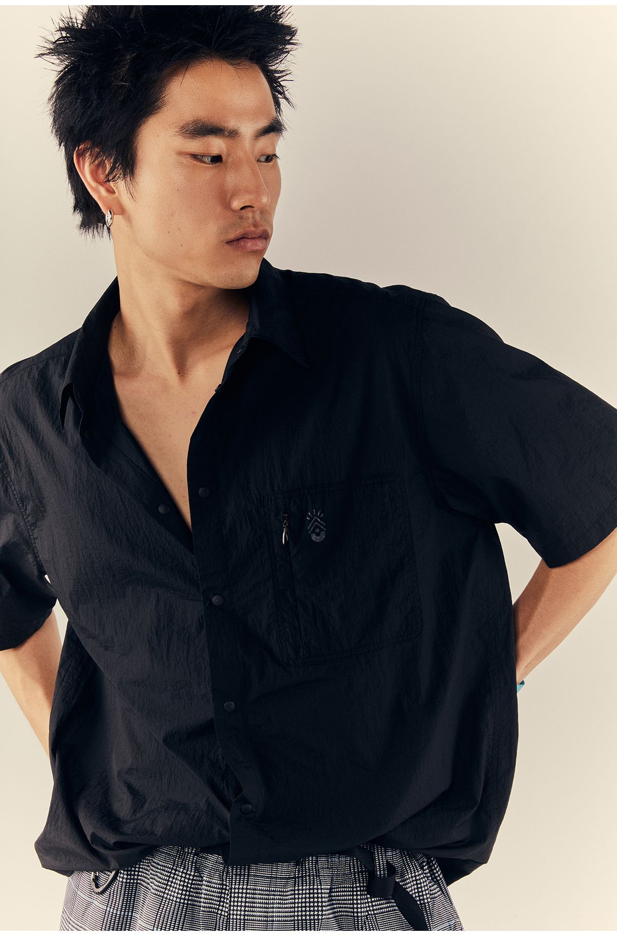 프라이데이세븐(FRIDAYSEVEN) 경량셔츠 gaia short sleeve shirt black