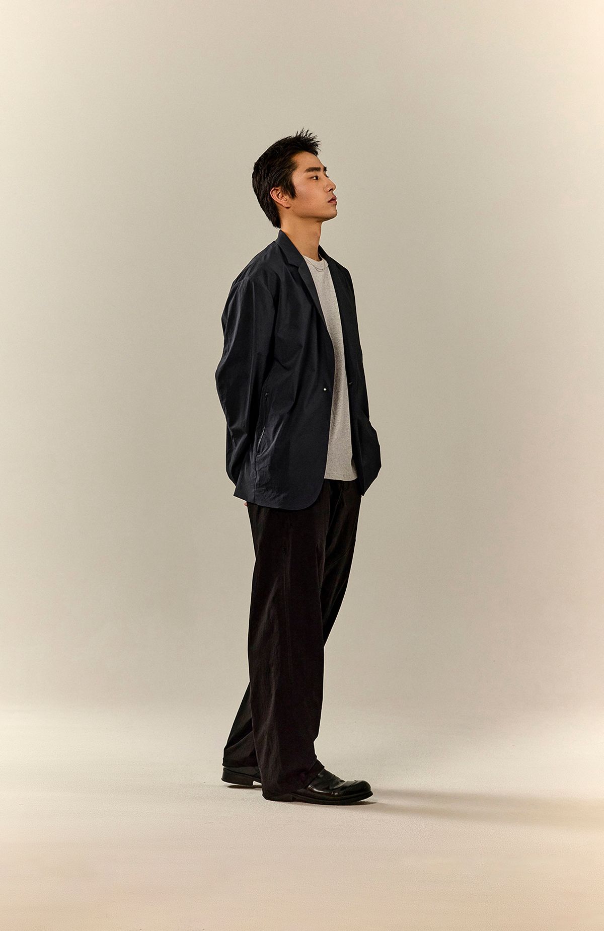 프라이데이세븐(FRIDAYSEVEN) 경량 블레이저 Noxen jacket flex charchol
