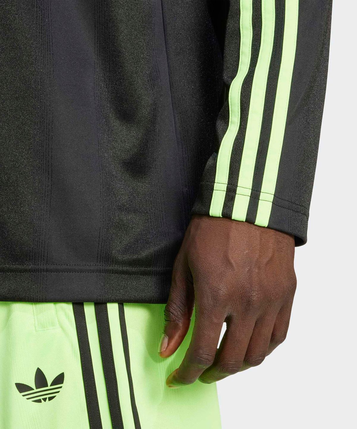 아디다스(ADIDAS) 자카드 롱 슬리브 저지 - 블랙:시그널그린 / JX1518