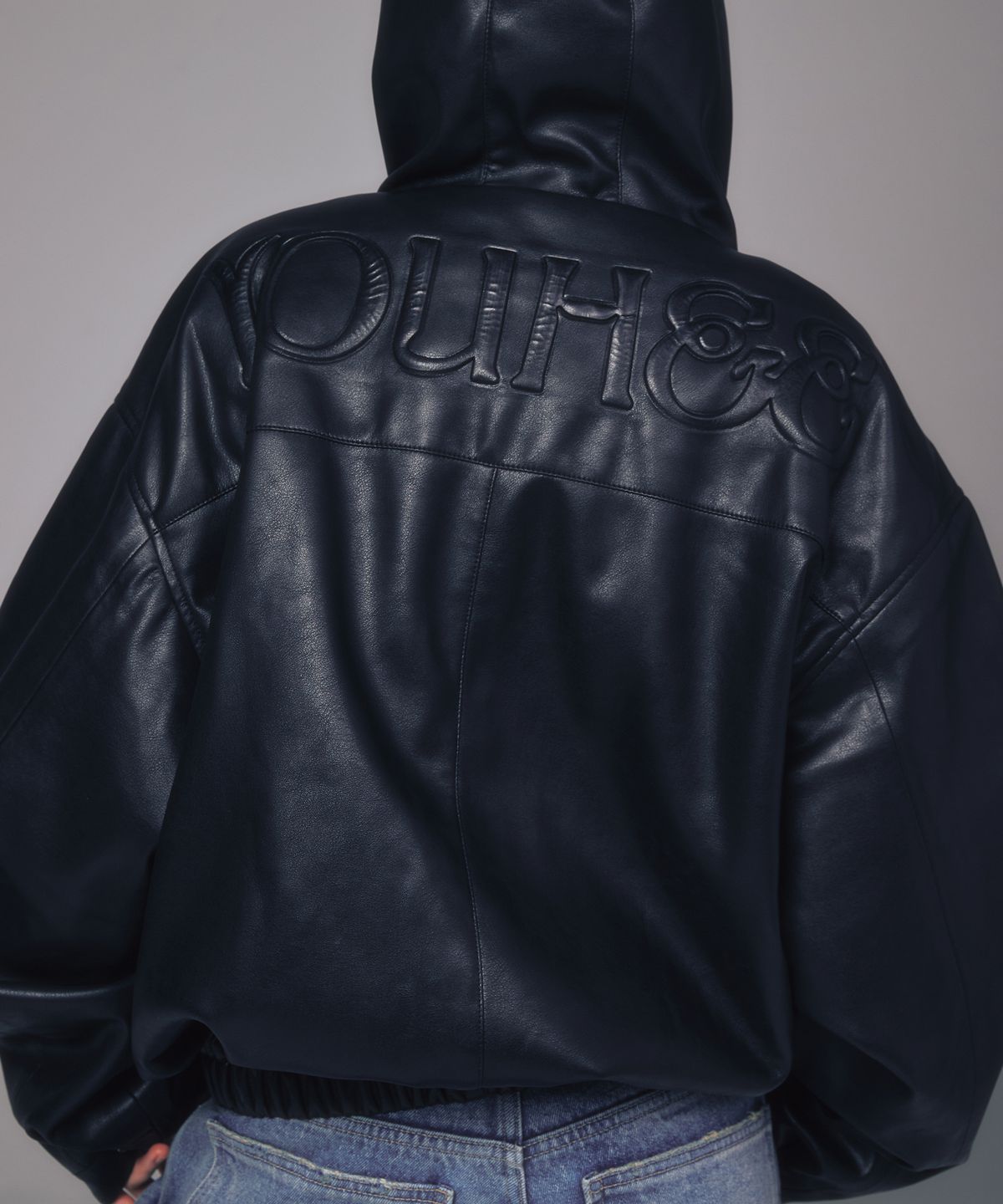 유희(YOUHEE) FAUX LEATHER JUMPER BLACK