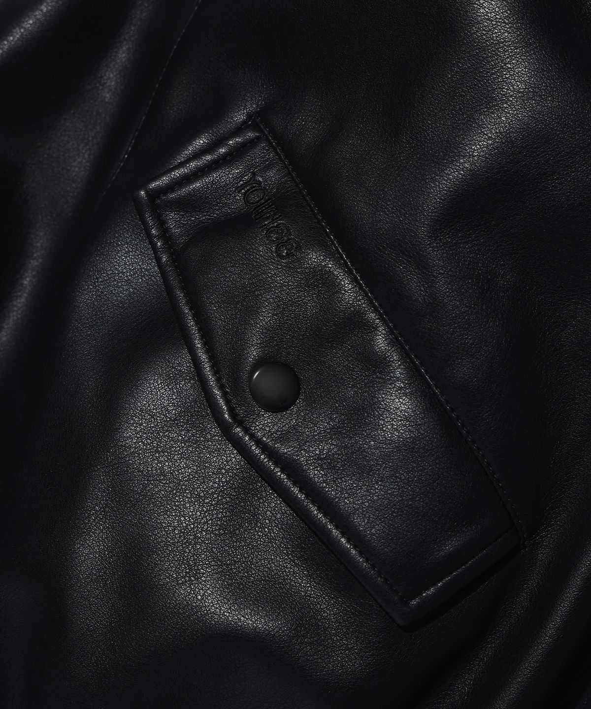 유희(YOUHEE) FAUX LEATHER JUMPER BLACK