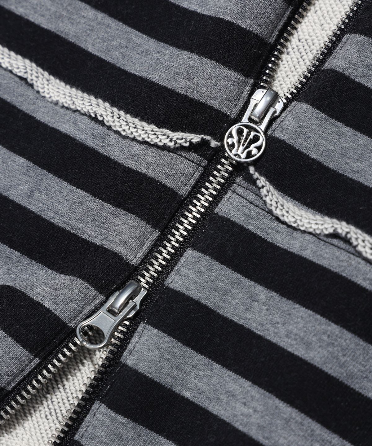 유희(YOUHEE) I LOVE APPLIQUE HOOD ZIP-UP CHARCOAL