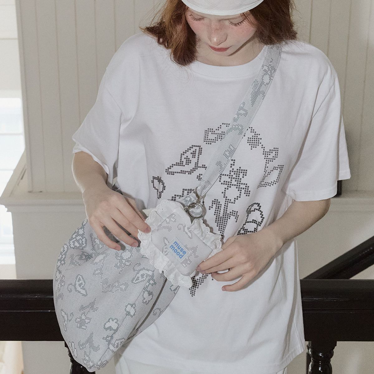 뮤즈무드(MUSEMOOD) crochet mini cushion pouch key ring (미니파우치키링)